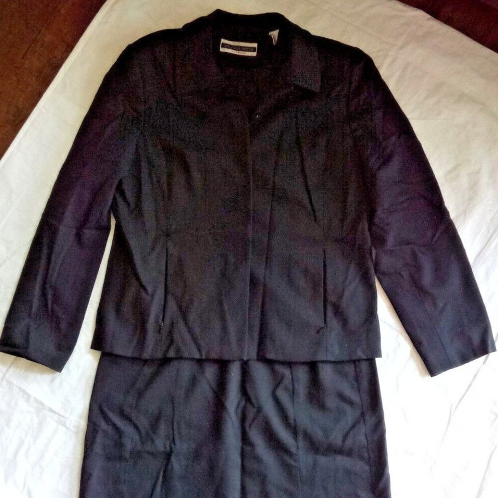 (2) pc Stretch Wool / Spandex Professional Black Suit Size 12
